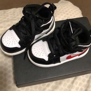 Toddler Jordan 1’s Mid Unisex 5c
